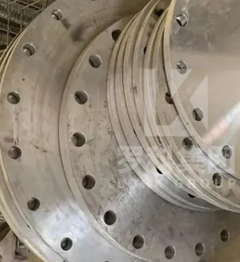 Vlastná príruba zo zliatiny medi a niklu N04400 pre zariadenia petrochemického priemyslu kovaná príruba Monel 400